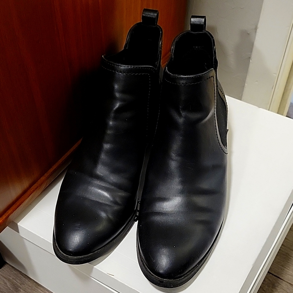 Abound black Chelsea boots